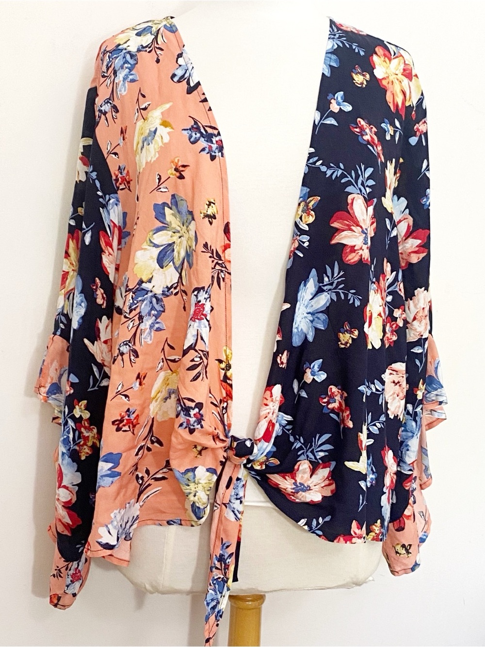 Cato Peach and Navy Floral Tie-Front Ruffle Sleeve Kimono Top 22/24